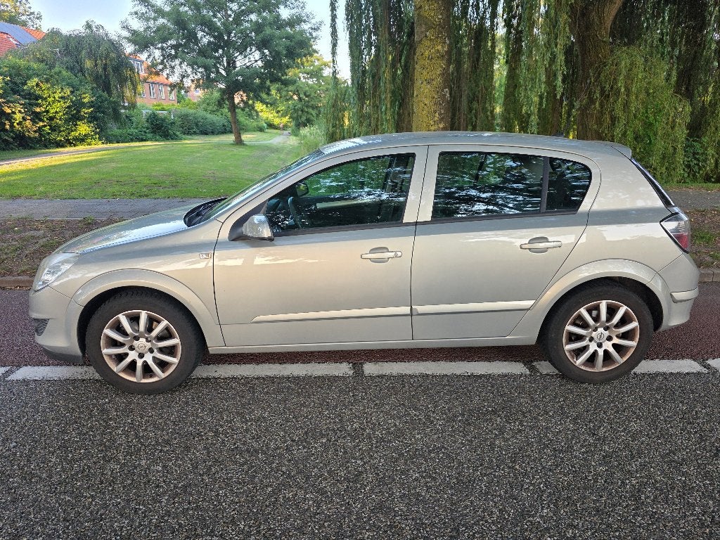 Opel Astra 1.6 16V 5D Easytronic automaat  2008 Grijs 87dkm, Auto's, Opel, Stof, Zwart, 4 cilinders, 635 kg