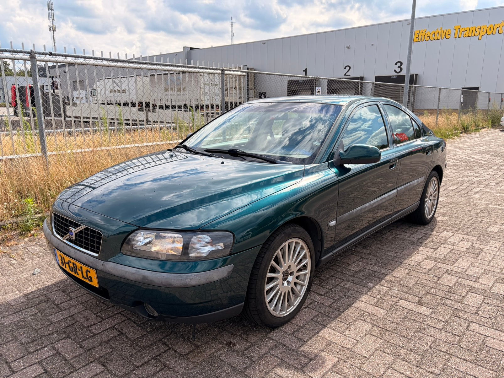 Volvo S60 2.3 T5 2001 Groen APK 07-27, goed onderhouden., Auto's, Voorwielaandrijving, S60, 1478 kg, Handgeschakeld