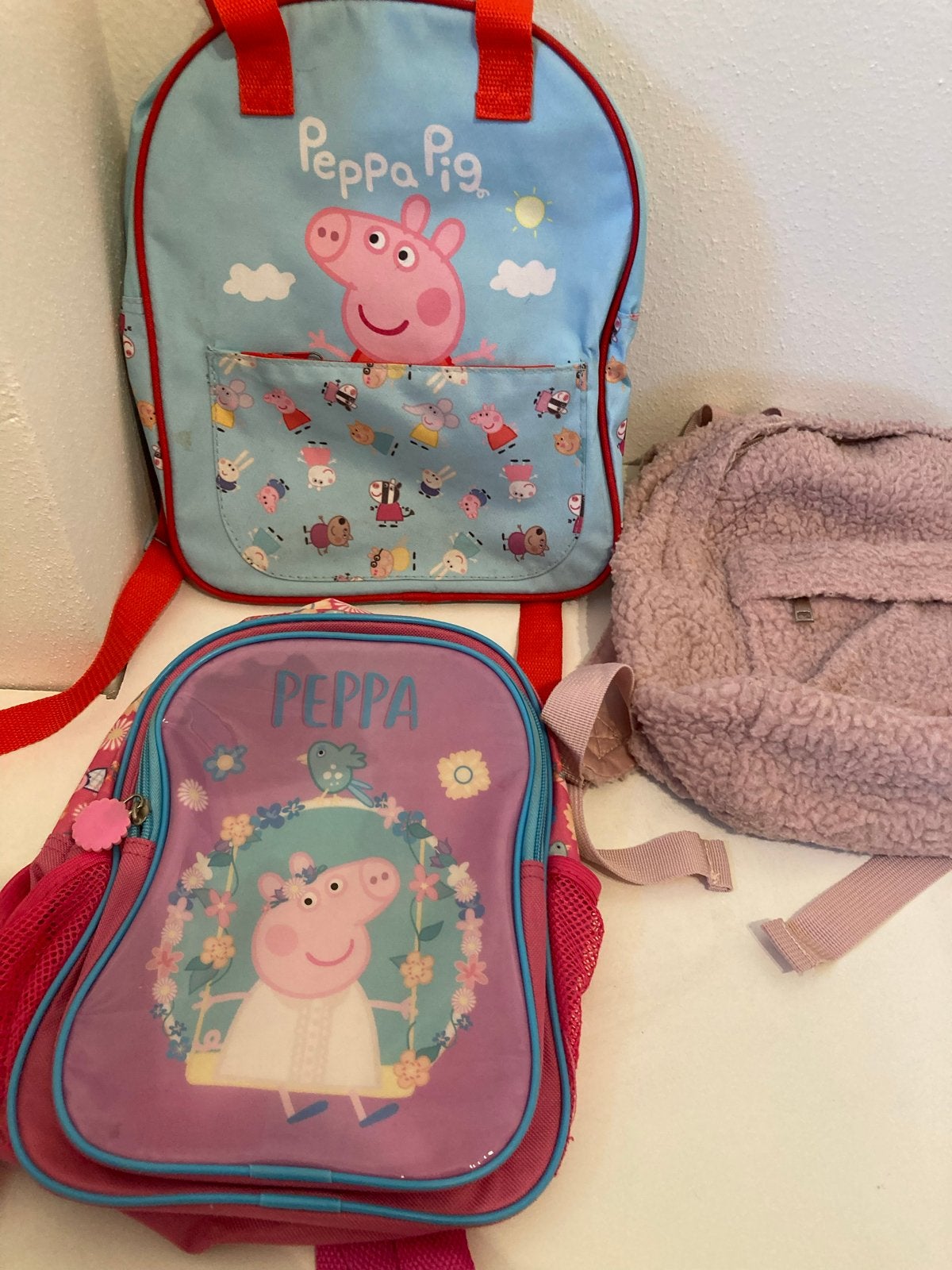 Peppa Pig en teddy rugzakken - 3 stuks, Sieraden, Tassen en Uiterlijk, Gebruikt, Minder dan 30 cm, Disney of Dora, Ophalen of Verzenden