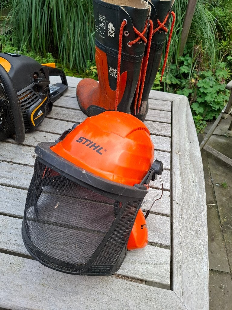 Foto 4 van Stihl veilgheidshelm met scherm en oordoppen