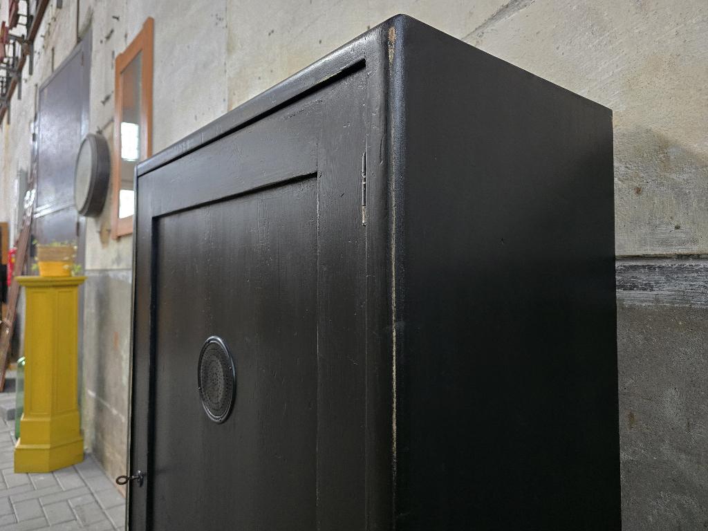 Vintage Zwarte Spekkast | Landelijke Houten Voorraad Kast 4, Ophalen of Verzenden, Gebruikt
