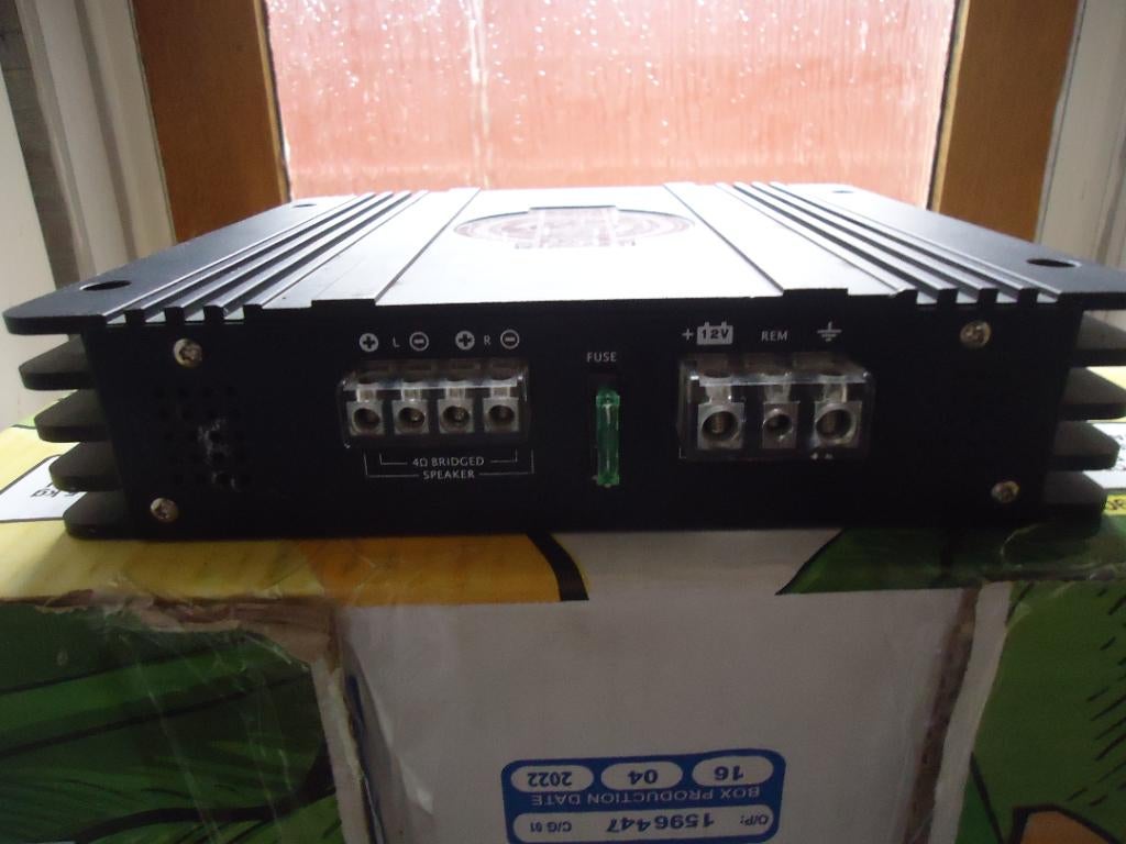 TE KOOP SOUNDSTREAM MONOBLOK VERSTERKER 560 WATT RMS, Auto diversen, Autospeakers, Ophalen, Zo goed als nieuw