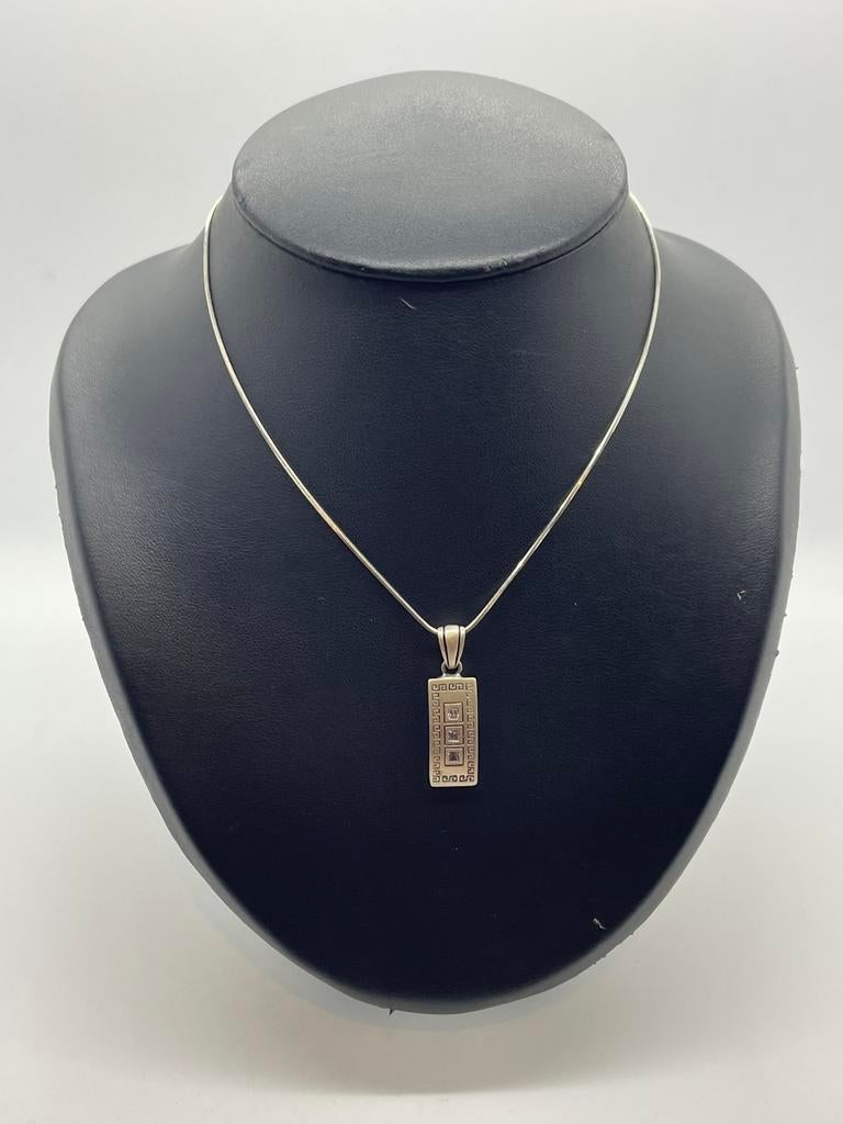 C273 Prachtige zilveren ketting met Griekse Meander  hanger, Met hanger, Ophalen of Verzenden, X, Zilver