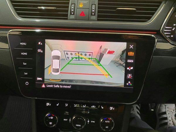 Skoda Kamiq Karoq Kodiaq Superb Achteruitrijcamera INBOUW, Auto diversen, 7602CZ, Nieuw, OBD, Ophalen of Verzenden