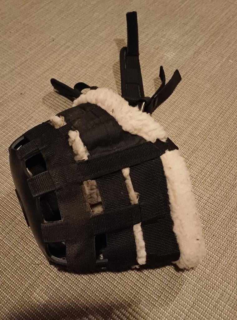 Ruime graaskorf graasmasker, kunstbont onderlegd, Dieren en Toebehoren, Ophalen of Verzenden, Zo goed als nieuw, Overige soorten