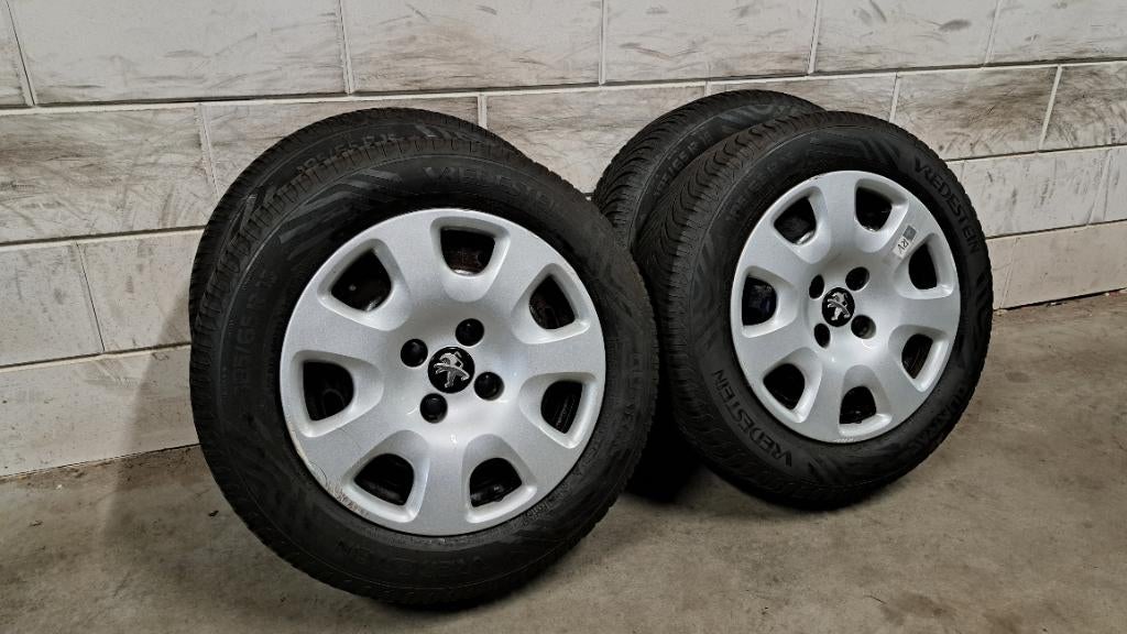 All-seasonbanden Peugeot 207 208 C3 DS3 Corsa F 185/65/15, Gebruikt, 15 inch, Banden en Velgen, All Season