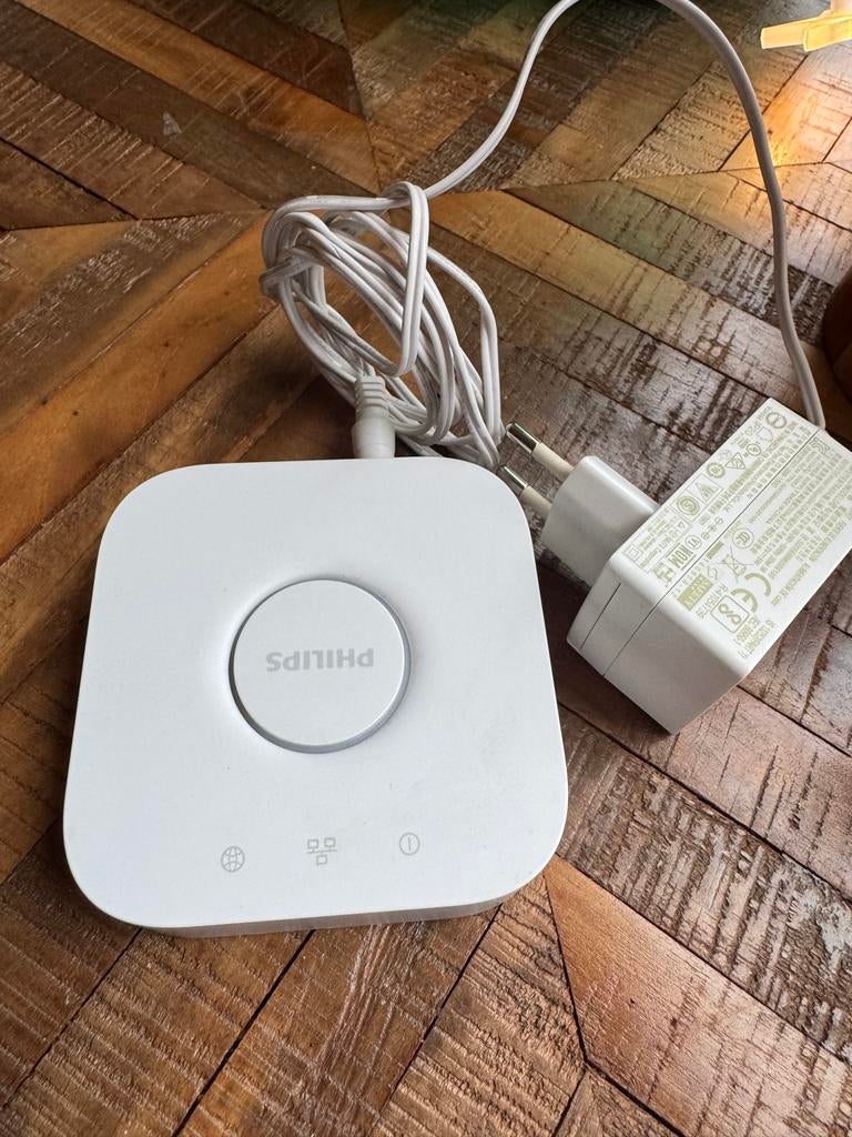 Philips Hue Bridge, Ophalen of Verzenden, Zo goed als nieuw, Minder dan 25 cm, Minder dan 100 cm