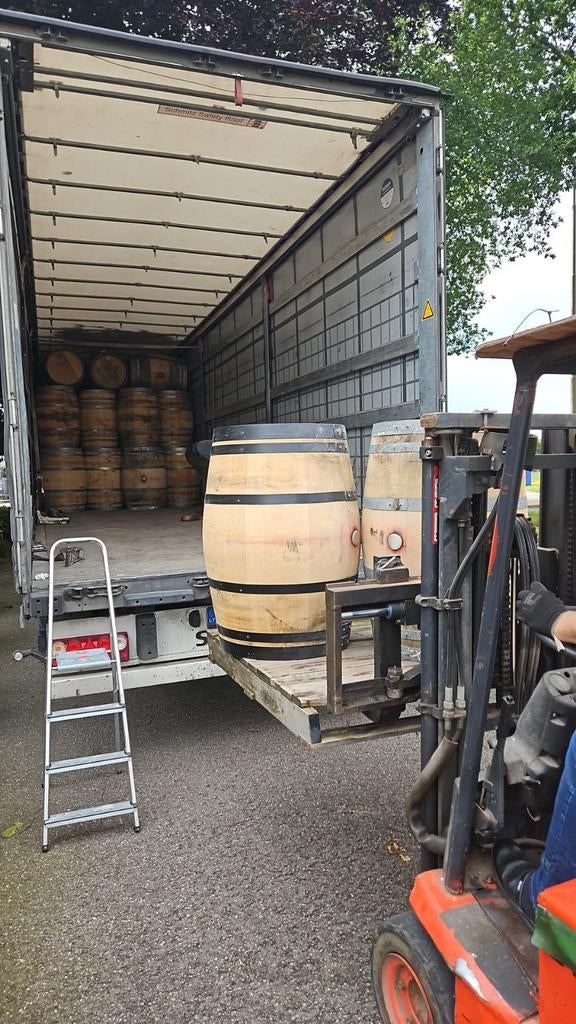 Wijnvaten regentonnen  bloembakken  ijsbaden  rondetonnen, 150 liter of meer, Ophalen of Verzenden, Zo goed als nieuw, Kunststof