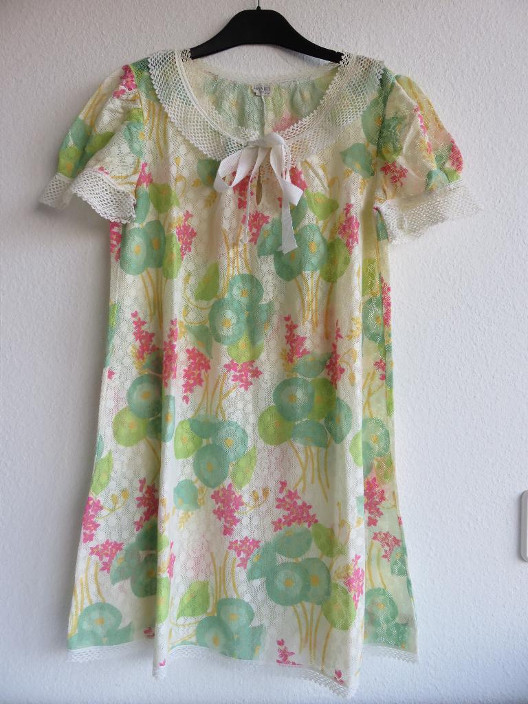 Hanro witte kanten nachtjapon met groene bloemen maat 42, Kleding | Dames, Hanro, Ophalen of Verzenden, Wit, Nachtkleding