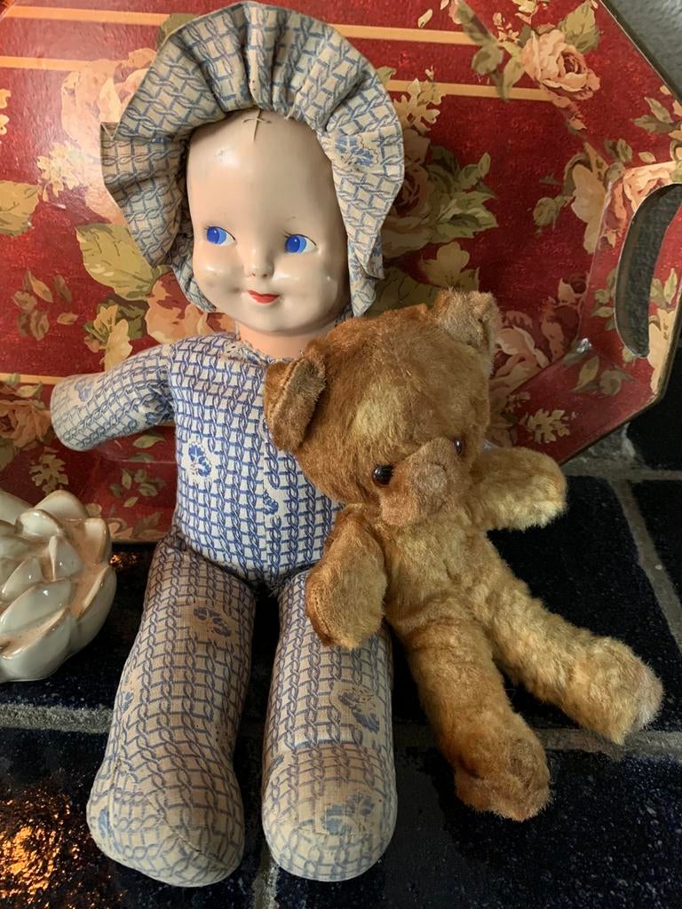 Lief oud poppetje met oud beertje zoeken een nieuw huis, Antiek en Kunst, Curiosa en Brocante, Ophalen of Verzenden