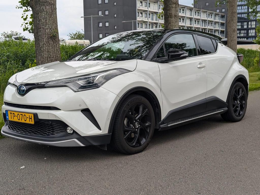 Toyota C-HR 1.8 Hybrid 122pk CVT 2018 Wit Bi-Tone, Auto's, 725 kg, 4 cilinders, Wit, 75 €/maand