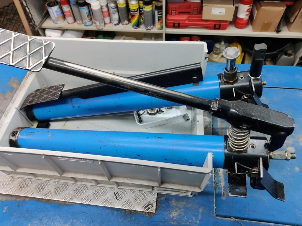 Hydraulische Autec voetpompen motor heftafel, Ophalen