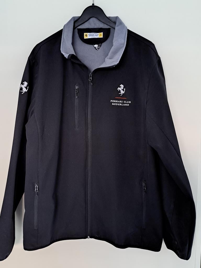 Jas & cap Ferrari Club Nederland, Zwart, Overige maten, Ophalen of Verzenden, Zo goed als nieuw
