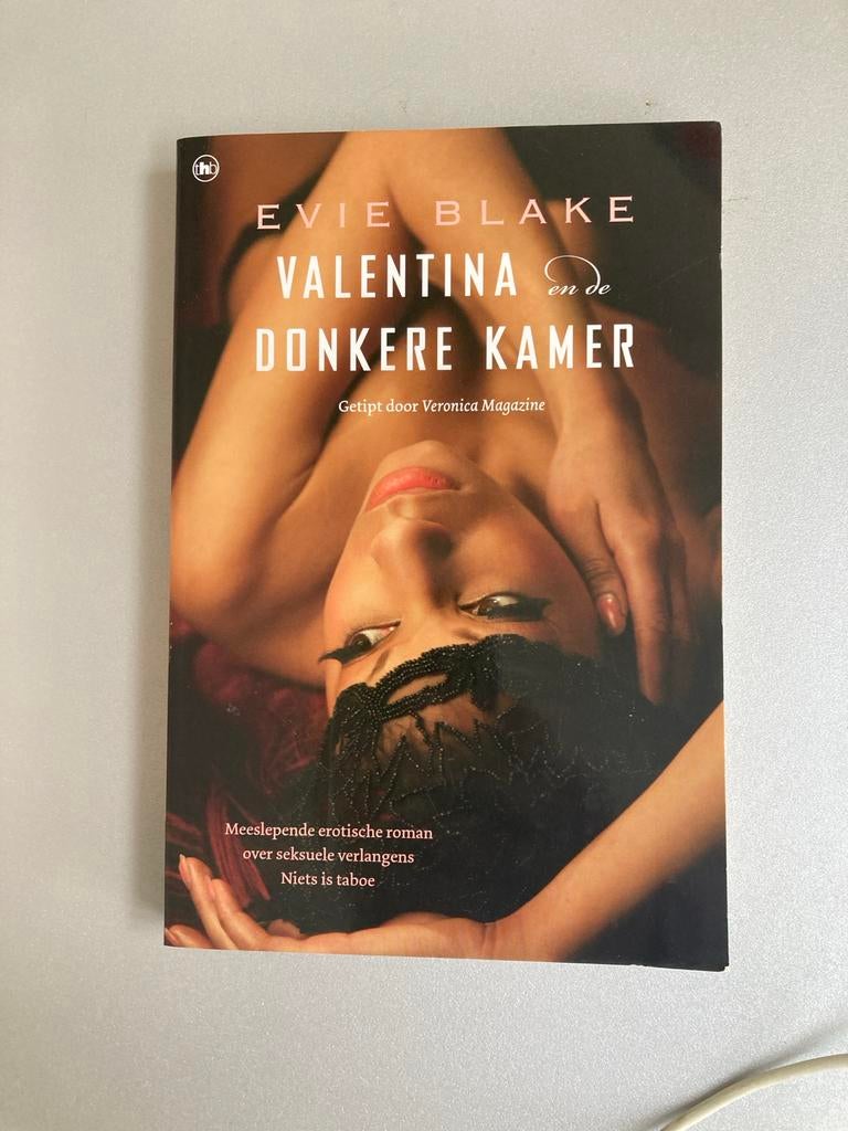 Valentina en de Donkere Kamer - Evie Blake, Boeken, Ophalen of Verzenden, Zo goed als nieuw, Nederland