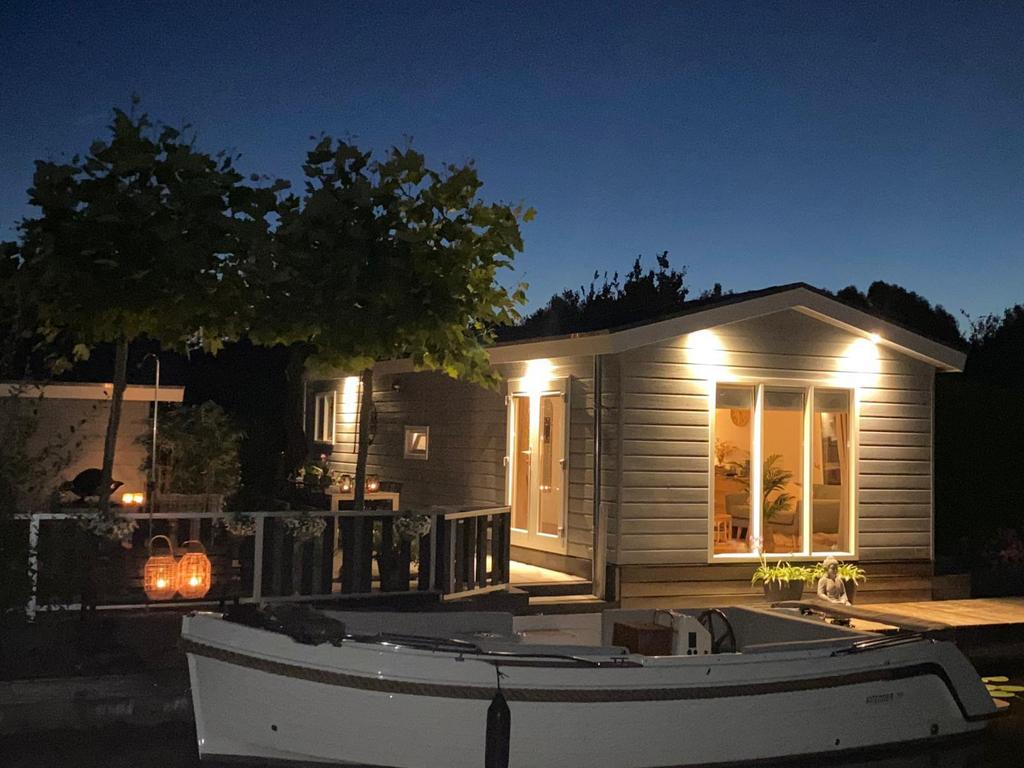 Luxe recreatiewoning (2021) aan de Loosdrechtse plassen., 45 m², 2 slaapkamers, Noord-Holland, Chalet