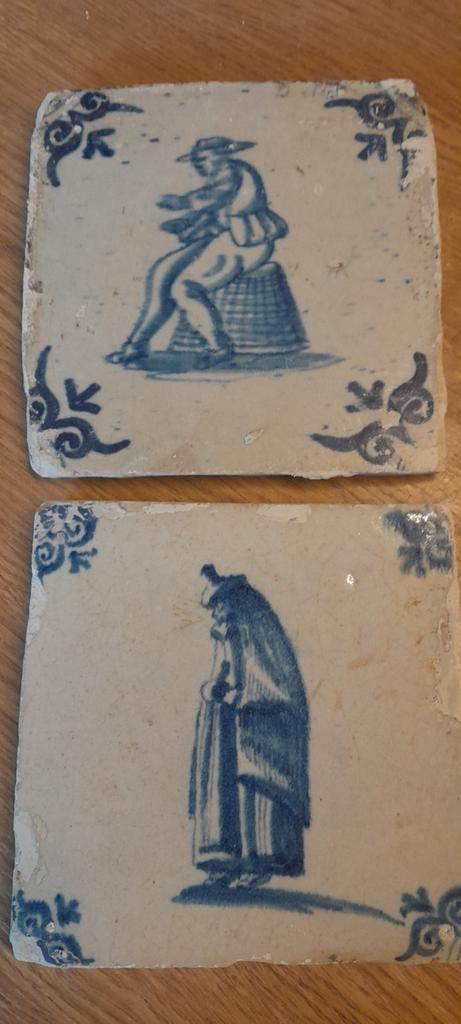 Twee antieke 17e eeuwse tegels, Antiek en Kunst, Antiek | Wandborden en Tegels, Ophalen of Verzenden