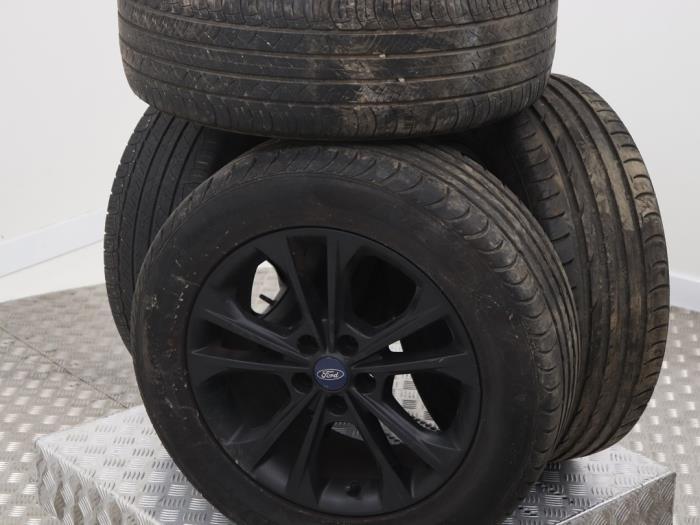 Sportvelgenset + banden van een Ford Kuga (Kuga 12-), Auto-onderdelen, Banden en Velgen, Personenwagen, Gebruikt, 12 maanden garantie