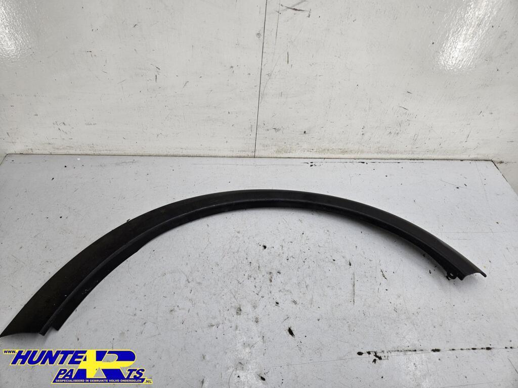 Spatbord lijst links Volvo C30 ('06-'12) 30744044, Gebruikt, Ophalen of Verzenden, Volvo, Volvo
