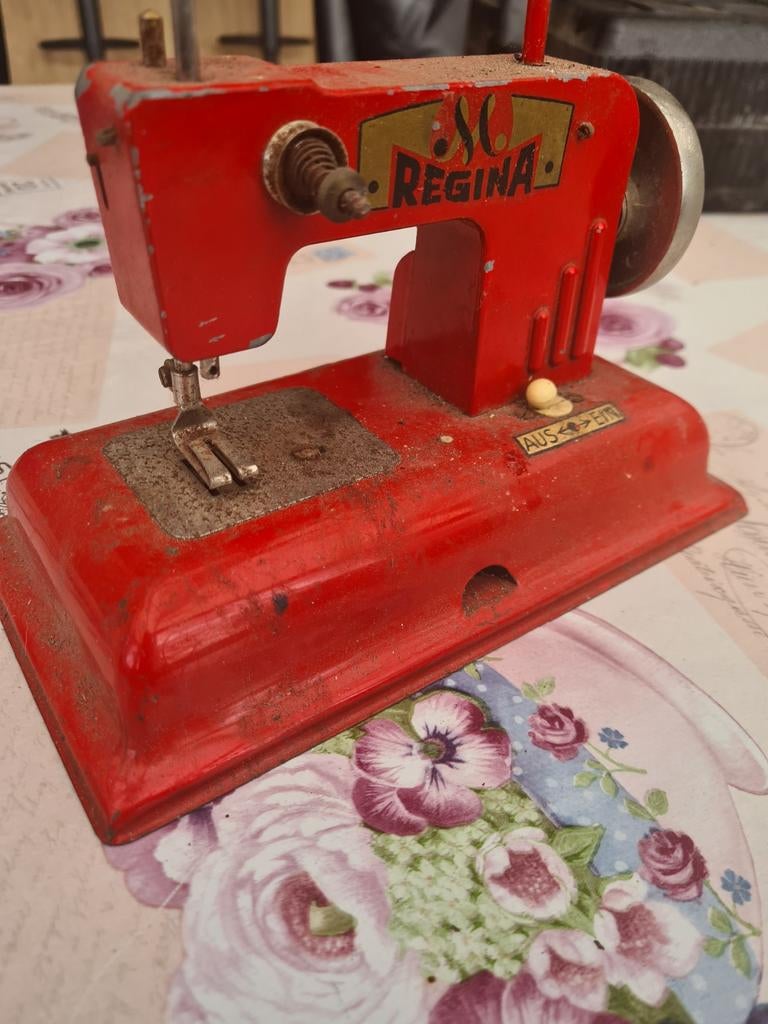 Antieke Regina Naaimachine - Decoratief, Ophalen of Verzenden