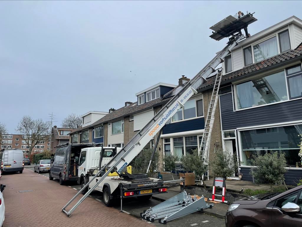 Foto 17 van Verhuislift huren | Ladderlift / Meubellift met bediening