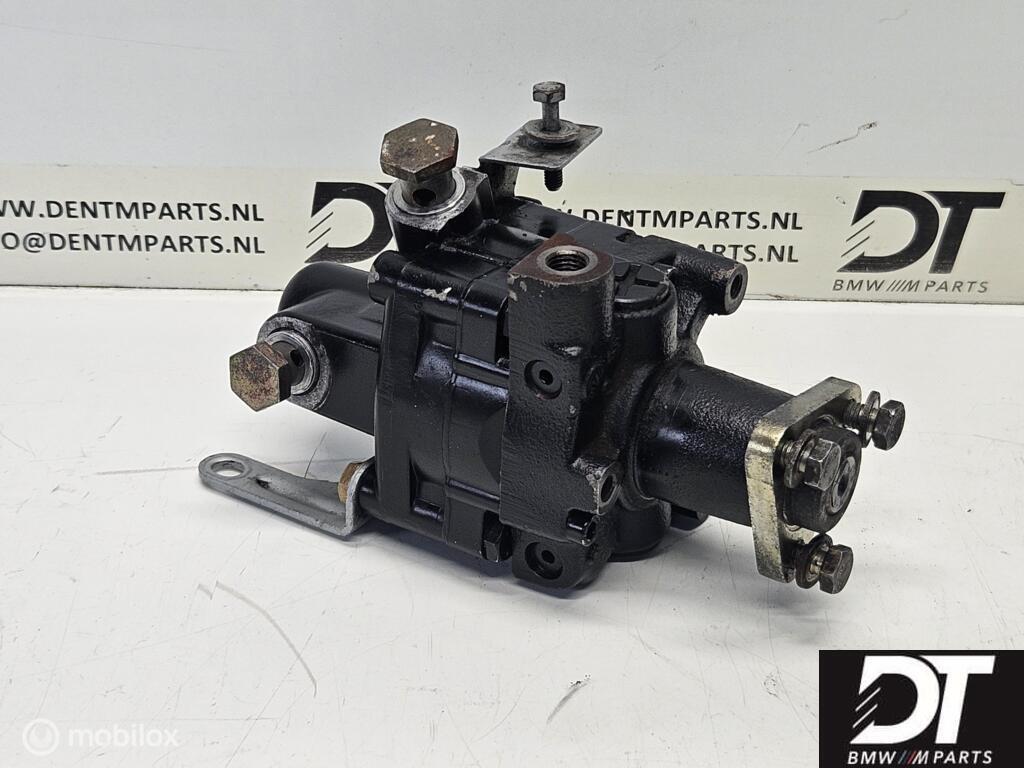 Stuurpomp BMW 7-serie E32 750i M70 V12 32411132726, Gebruikt, Ophalen of Verzenden, BMW, BMW