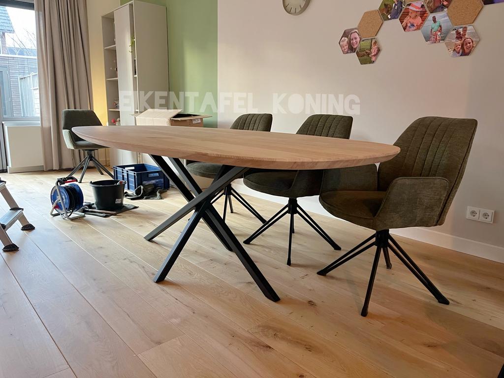 Eiken boomstamtafel Deens ovaal eettafel massief verjongd, Huis en Inrichting, Tafels | Eettafels, 200 cm of meer, Zo goed als nieuw