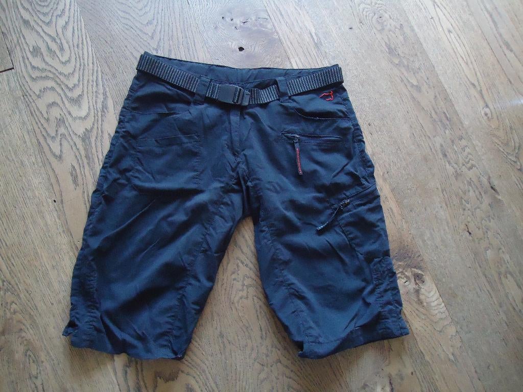 Zwarte korte Wildebeast broek small (ca 40), Maat 38/40 (M), Kort, Zwart, Ophalen of Verzenden