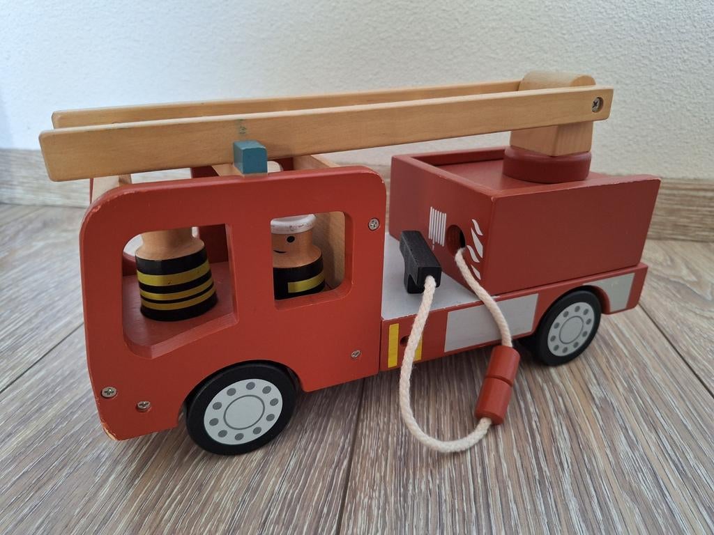 KID'S CONCEPT Brandweerwagen met accessoires, Kinderen en Baby's, Speelgoed | Houten speelgoed, Ophalen of Verzenden, Gebruikt