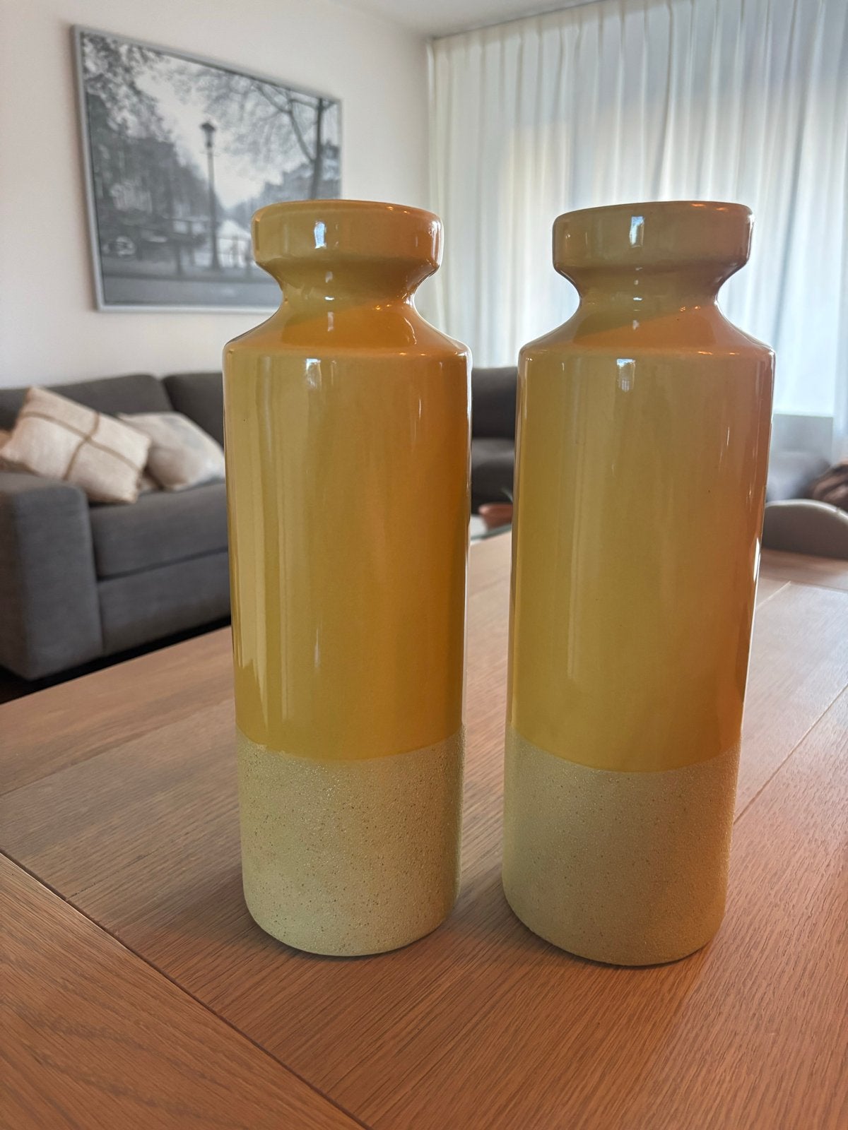 Set van 2 oker gele vazen - Zo goed als nieuw, Huis en Inrichting, Ophalen, Geel, Zo goed als nieuw, Geschikt voor droogbloemen