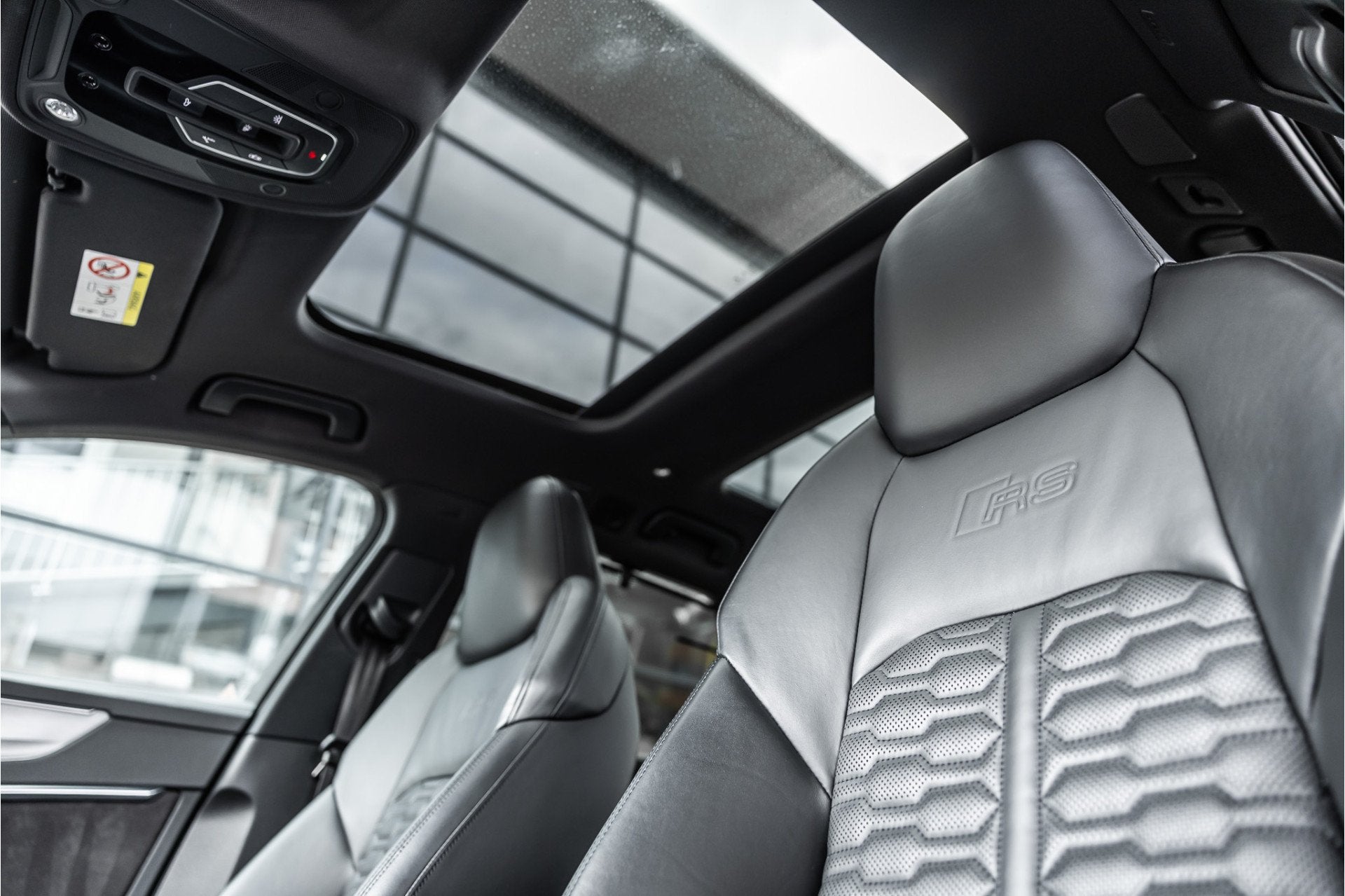 Foto 44 van Audi RS6 Avant 4.0 TFSI Quattro | Keramisch | Dynamic + | Mi