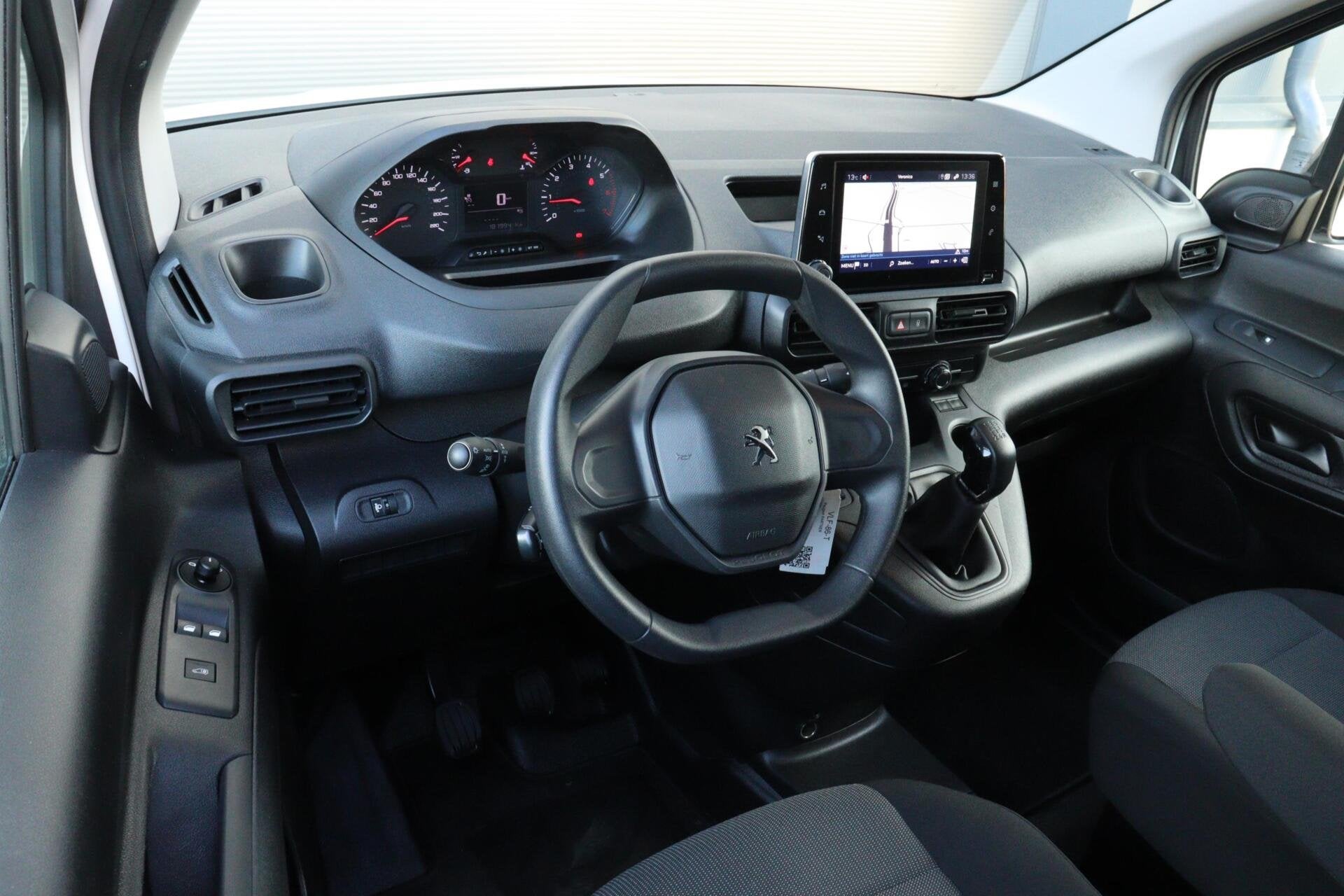 Peugeot Partner 1.5 BlueHDI PRO l NAVI l CAMERA l PDC l DEAL, Auto's, Voorwielaandrijving, Dealer onderhouden, Stof, Gebruikt