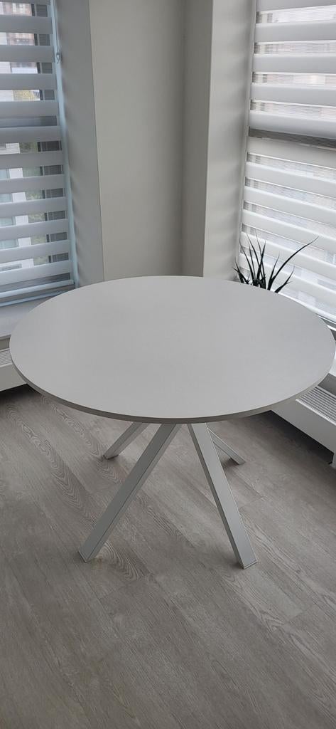 Moderne ronde eettafel wit met metalen onderstel, Modern, Eigentijds, Overige materialen, Rond, Ophalen of Verzenden