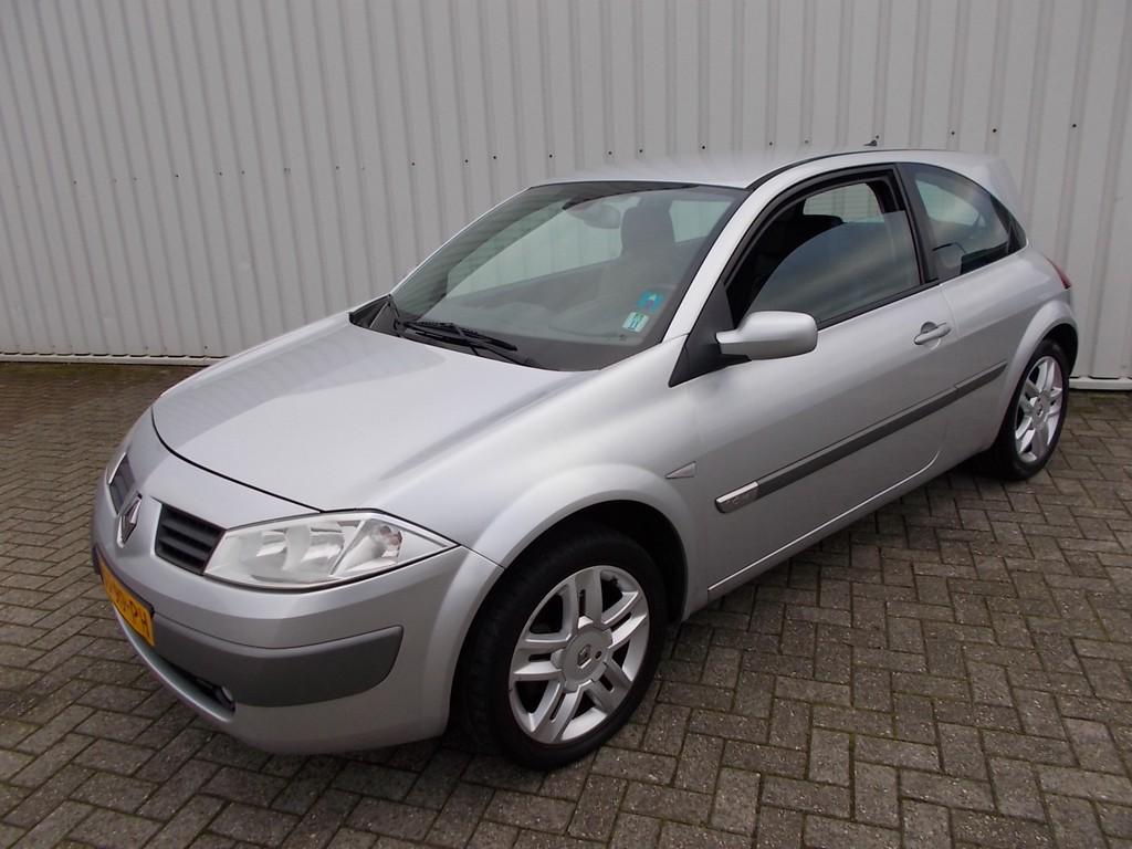 Renault Mégane 1.6-16V Privilège Luxe 3drs ( APK KEURING B, 15 km/l, Gebruikt, Zwart, 4 cilinders