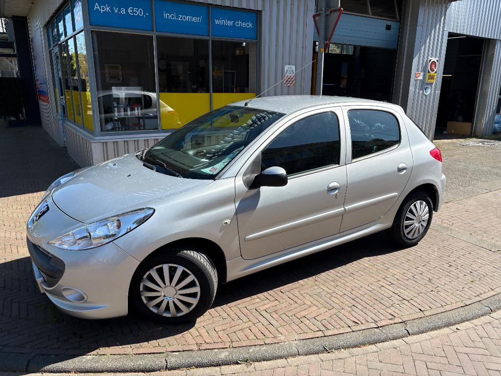Peugeot 206+ 1.4 5D 2010 Grijs, Auto's, Voorwielaandrijving, 206+, Stof, 31 €/maand