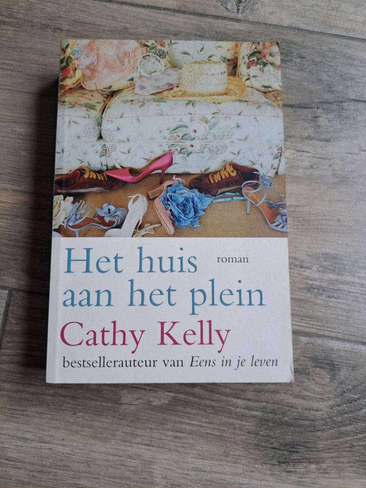 Roman Het huis aan het plein van Cathy Kelly, Ophalen of Verzenden, Gelezen