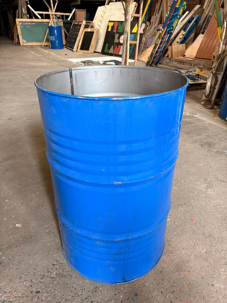 Blauwe oliedrums - ideaal voor vuurkorf, Ophalen, Zo goed als nieuw
