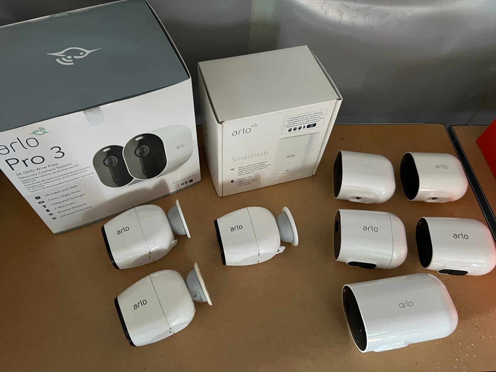 Uitgebreide Arlo camera set met 2 Smarthubs, Ophalen, Gebruikt, Binnencamera