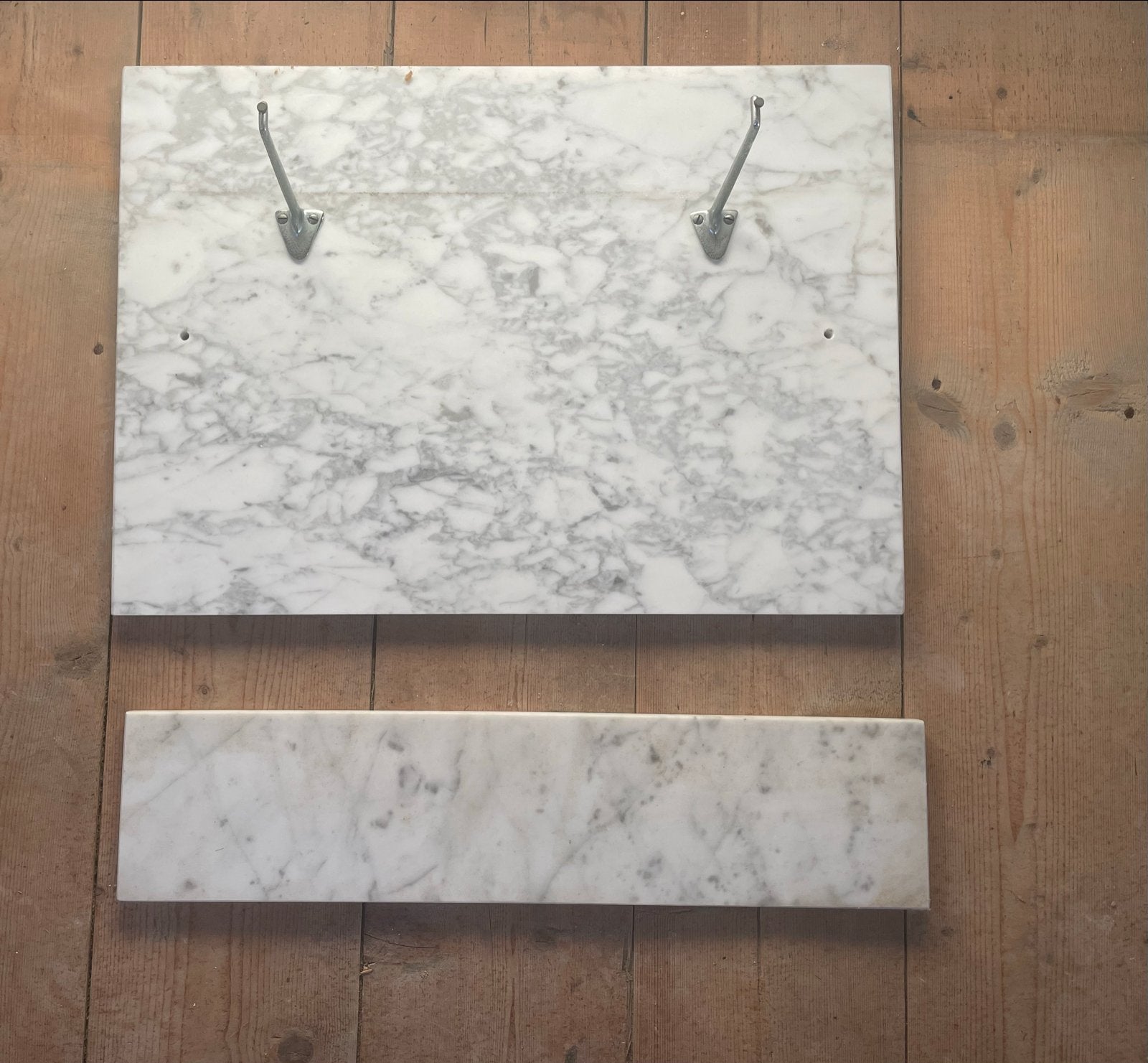 Antiek marmeren planchet met spiegel voor badkamer/slaapkame, Antiek en Kunst, Ophalen of Verzenden, Rechthoekig, 50 tot 100 cm