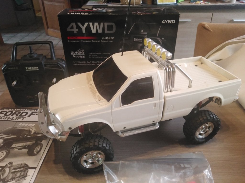 Tamiya Ford 350 futaba 3 speed, Hobby en Vrije tijd, Zo goed als nieuw, Schaal 1:10, Auto onroad, RTR (Ready to Run)
