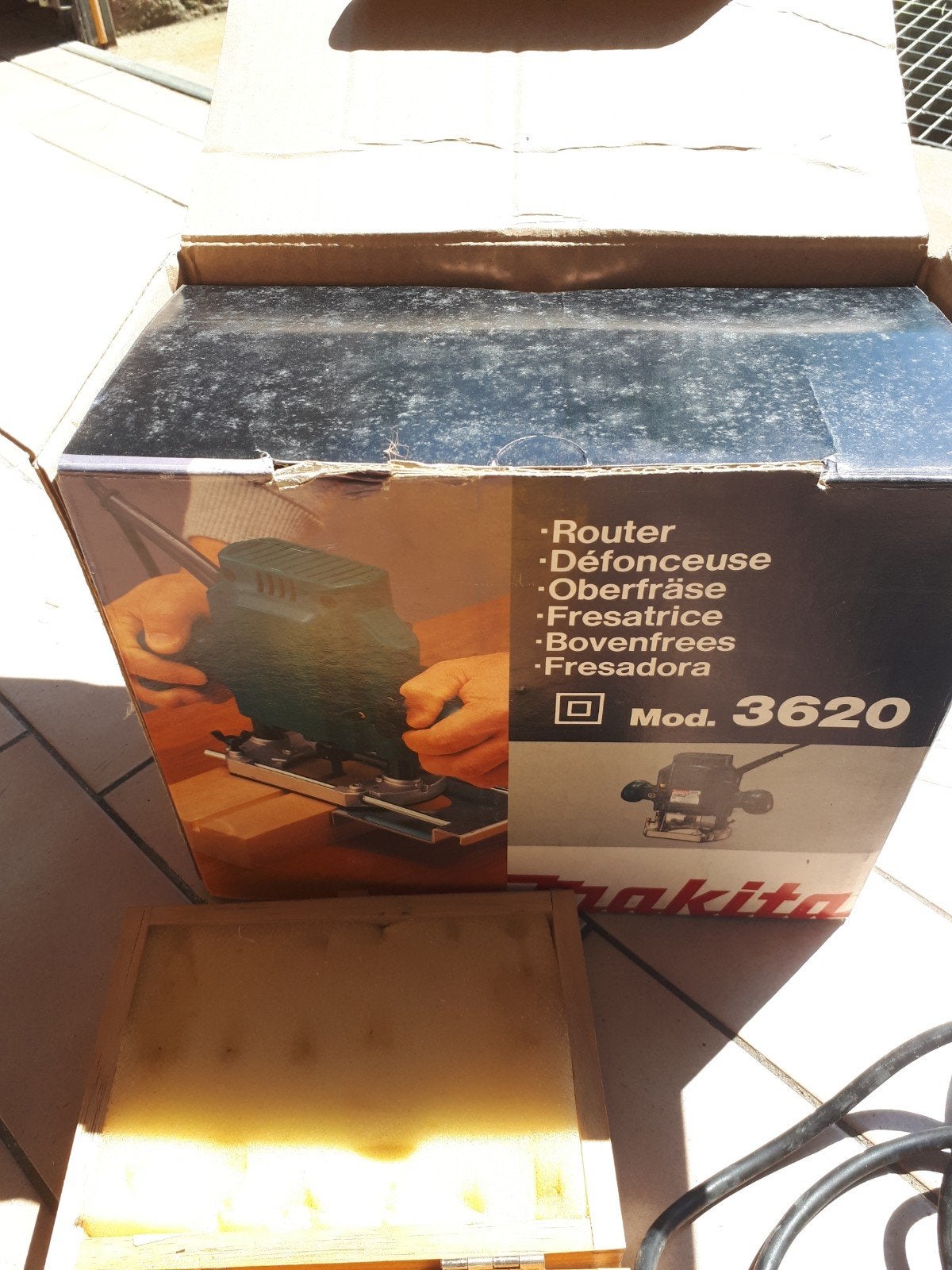 Makita boven frees  met frezen, Ophalen of Verzenden, Zo goed als nieuw, Elektrisch, Bovenfrees