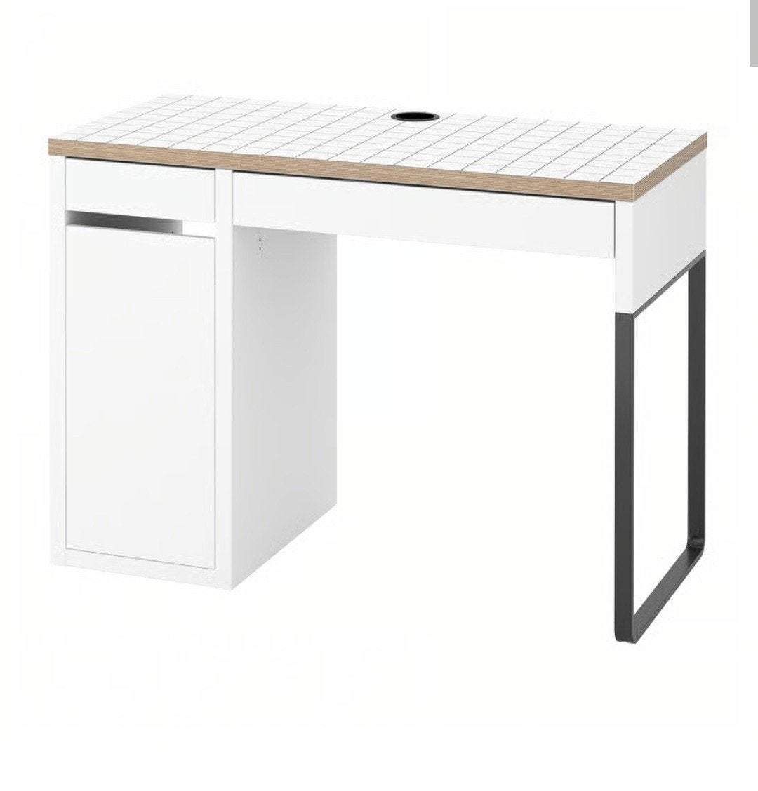 IKEA MICKE Bureau, Ophalen, Met lades, Spaanplaat of MDF, Zo goed als nieuw
