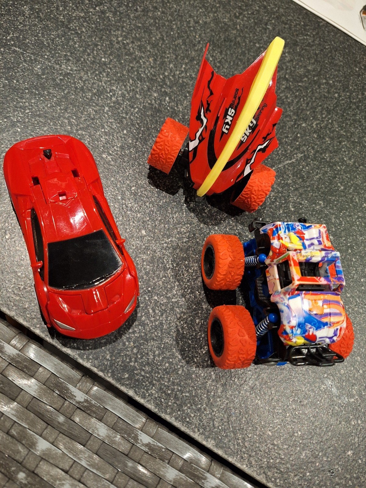 Set van 3 speelgoedauto's waaronder 2 rode en 1 monster truc, Ophalen of Verzenden, Gebruikt