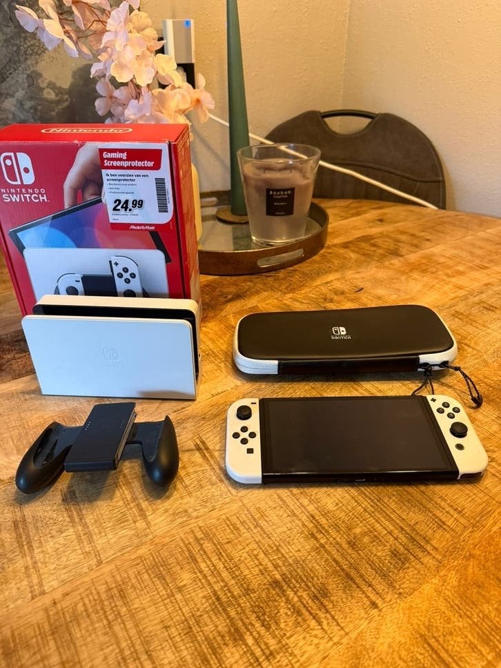 Nintendo Switch OLED, Spelcomputers en Games, Met games, Met 2 controllers, Zo goed als nieuw, Switch OLED