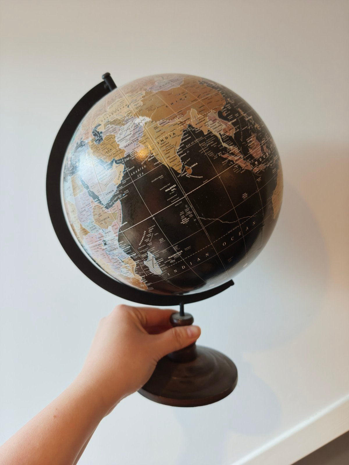 Decoratieve wereldbol met vintage look, Gebruikt, Kunststof, Draaibaar, Ophalen of Verzenden