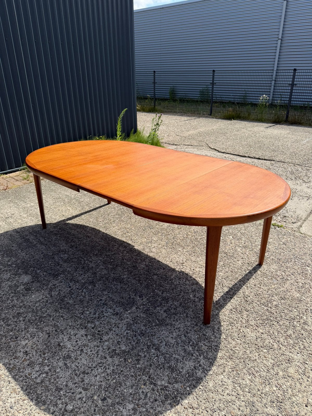 Vintage eettafel teak deens uitschuifbaar rond ovaal, Huis en Inrichting, Tafels | Eettafels, Ophalen, Gebruikt, 100 tot 150 cm