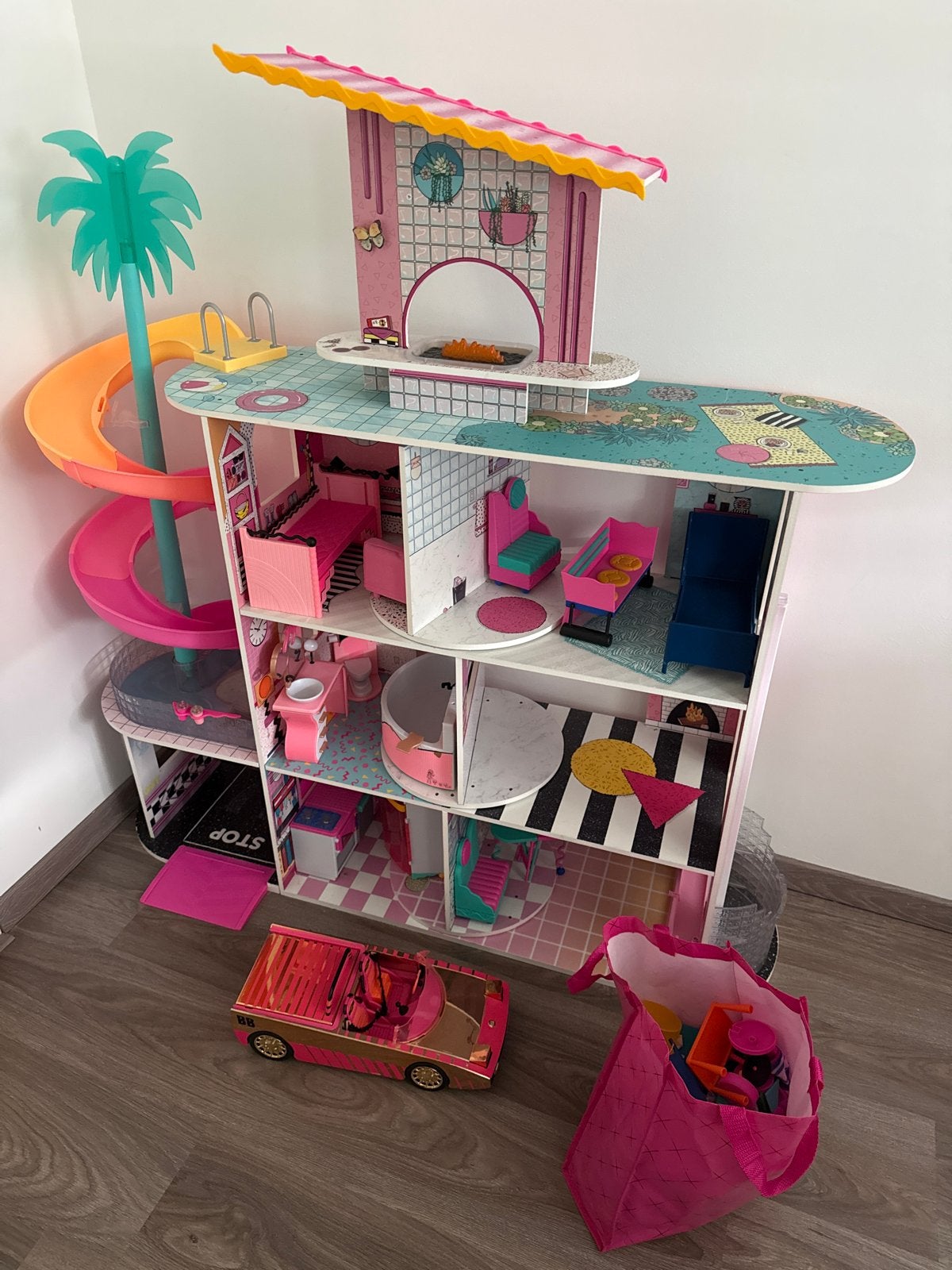 L.O.L. Surprise!  Groot Poppenhuis met Auto en Accessoires, Kinderen en Baby's, Speelgoed | Poppenhuizen, Ophalen, Zo goed als nieuw