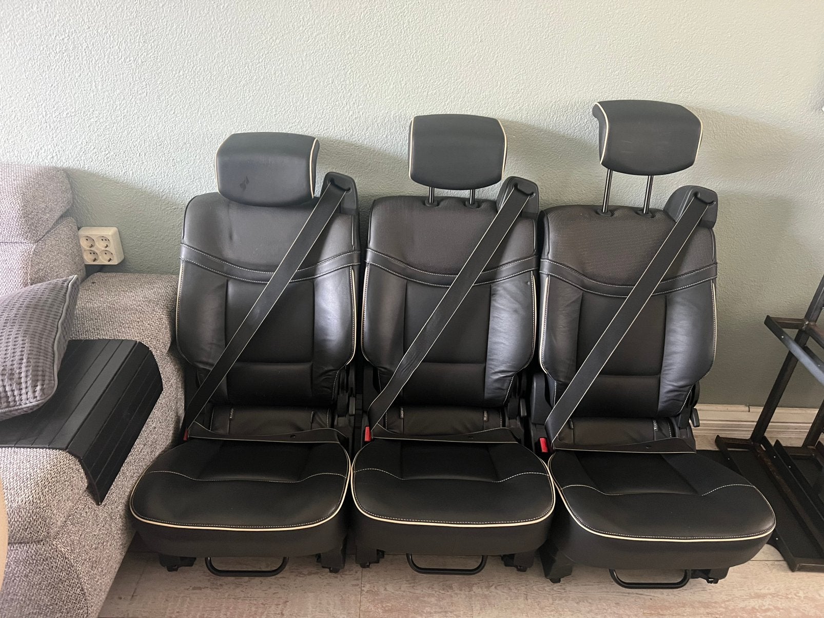 3 zeer mooie zwart leren stoelen 3p gordel isofix zelfbouw, Caravans en Kamperen, Ophalen