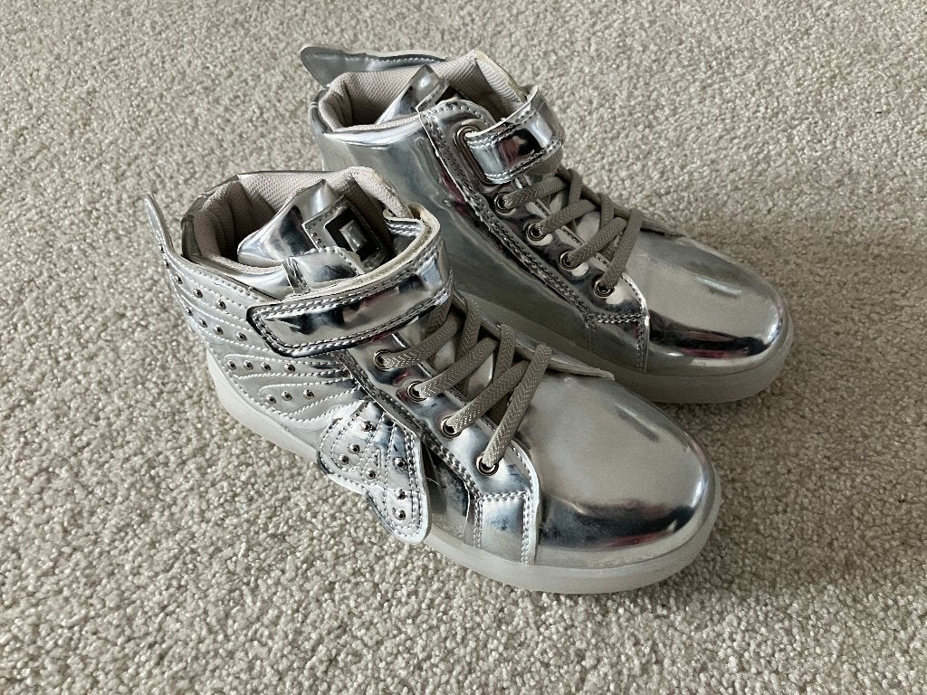 Blue Box zilveren meisjes sneakers lichtjes Maat 33 NIEUW, Kinderen en Baby's, Kinderkleding | Schoenen en Sokken, Bluebox, Meisje