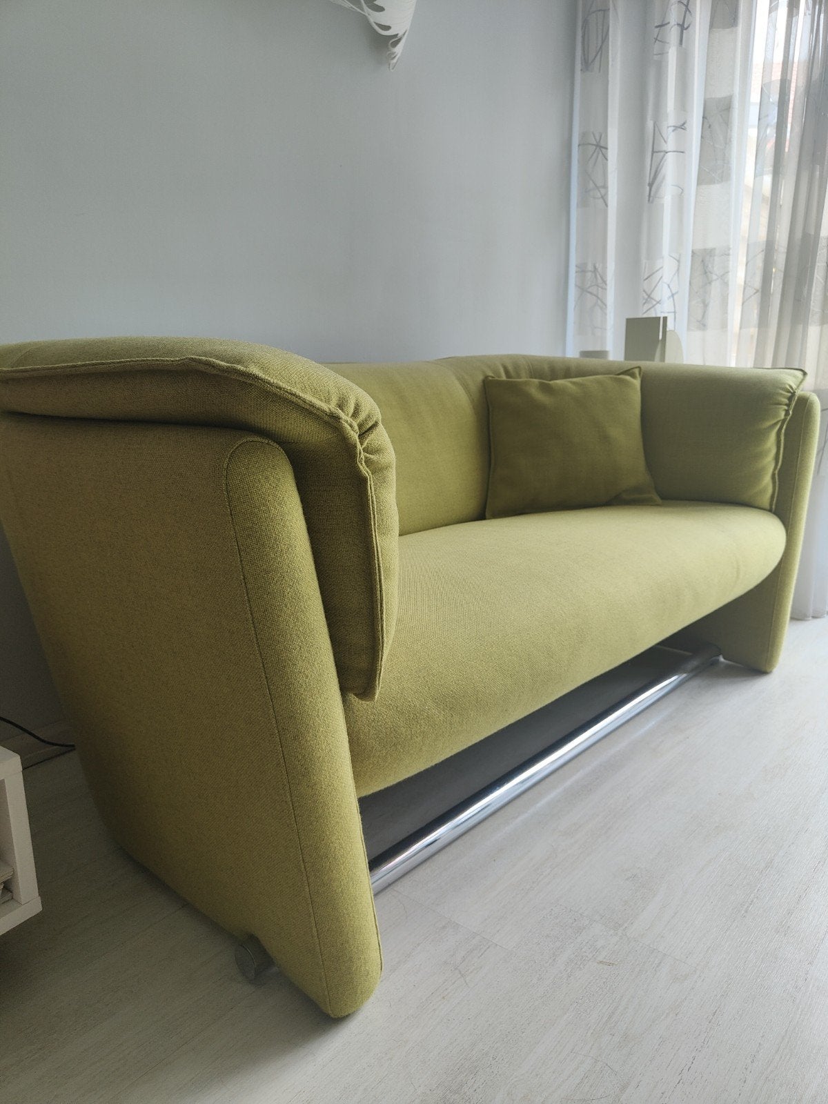 Leolux Bank - Lichtgroen Design Zitbank, Huis en Inrichting, Banken | Bankstellen, Ophalen, Modern design, Gebruikt, 150 tot 200 cm