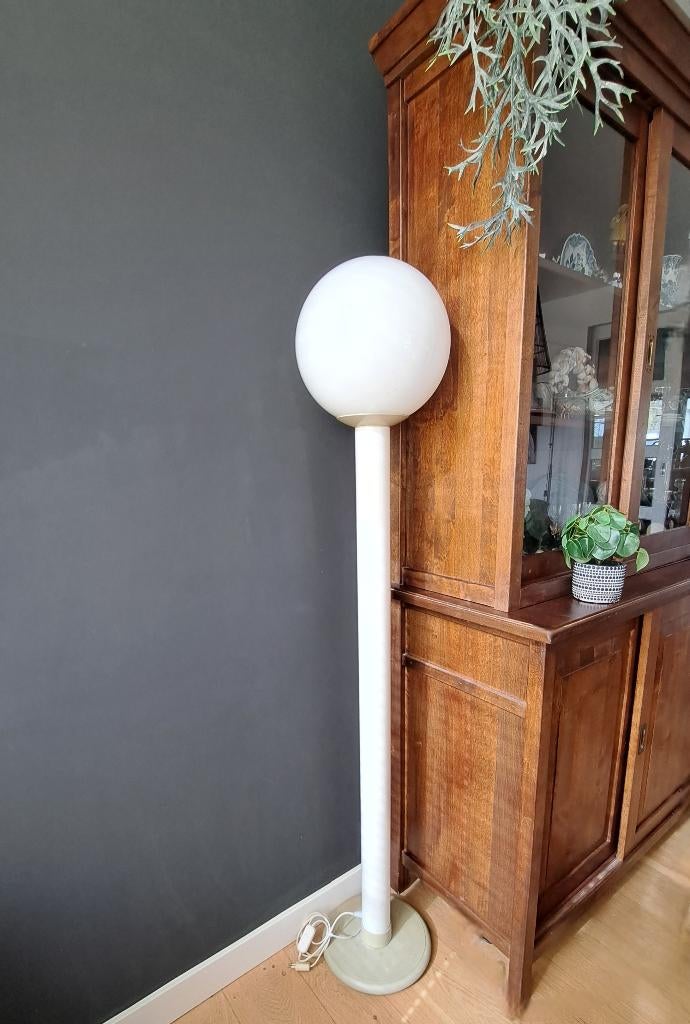 Leuke vintage staande bollamp - 165 cm hoog, Huis en Inrichting, Lampen | Vloerlampen, Ophalen, Gebruikt, 150 tot 200 cm, Space age